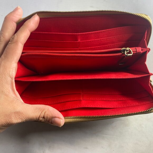 Hobo International Beige Genuine Leather Ostrich Full Zip Gold Clutch Wallet - Picture 2 of 3